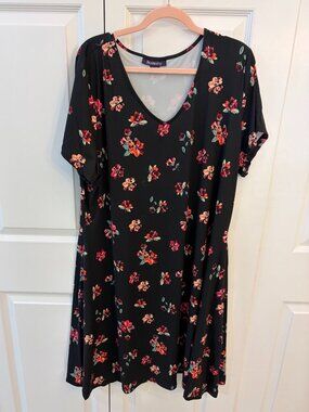 Size 1X Black Floral V-neck knit Dress by Roamans